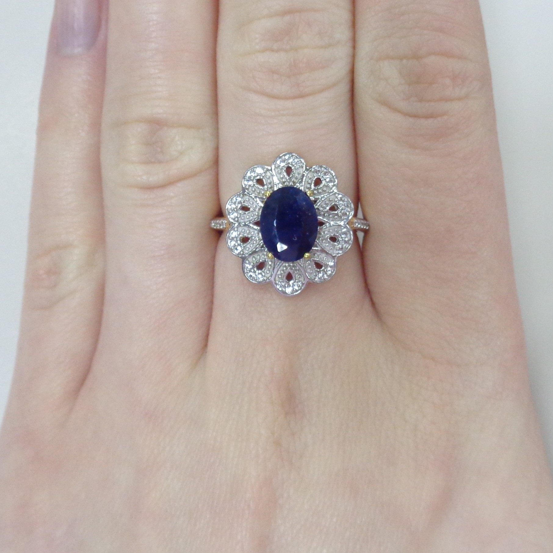 Серебряное кольцо с сапфиром "Цветок"